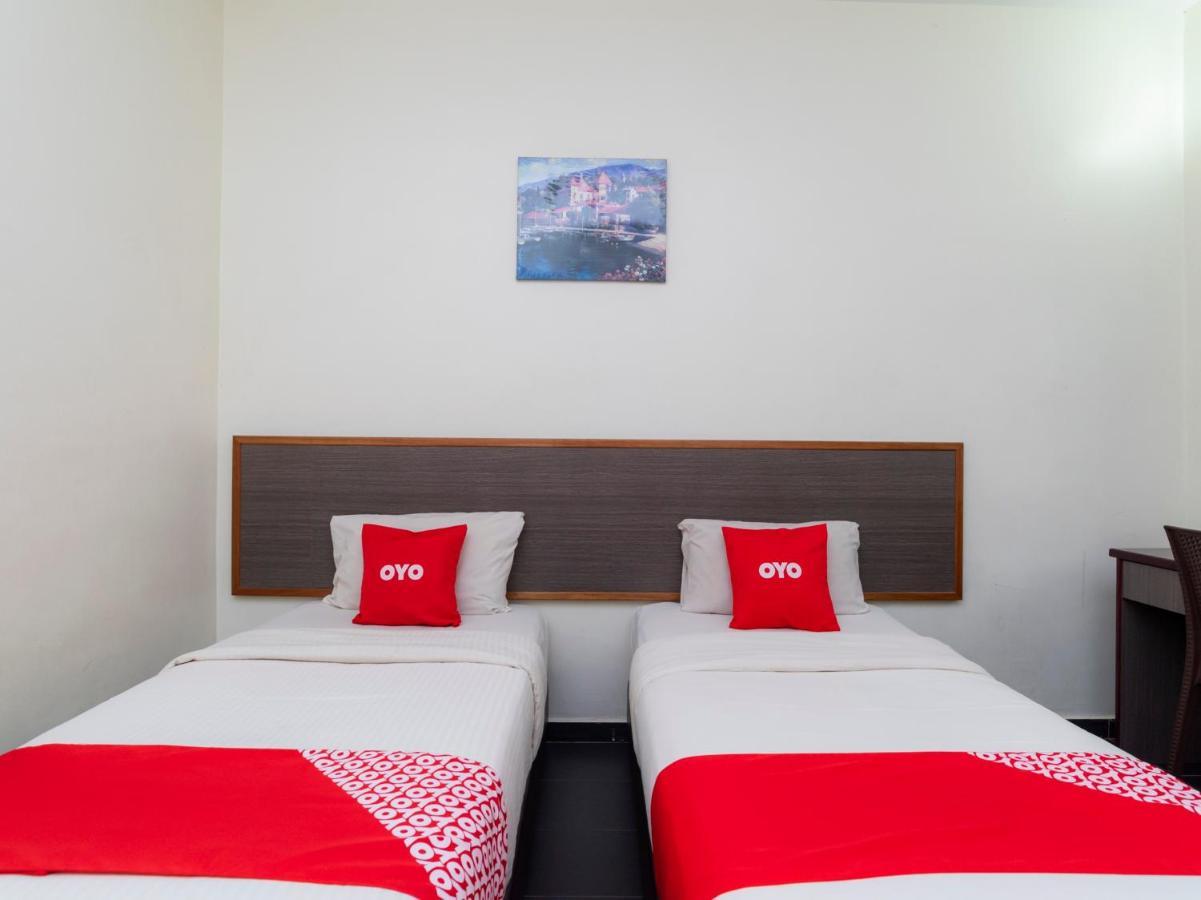 Oyo 44095 Bluewater Hotel Mersing Exterior photo