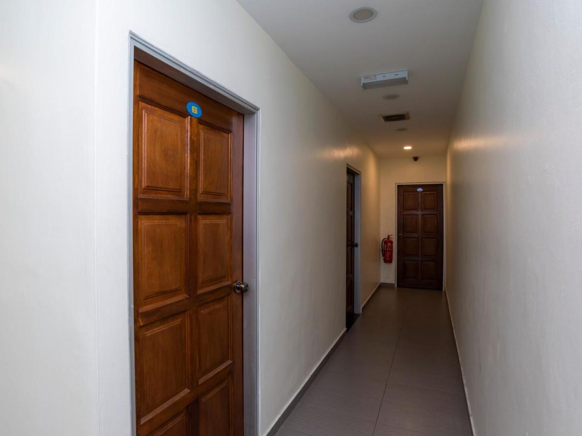 Oyo 44095 Bluewater Hotel Mersing Exterior photo